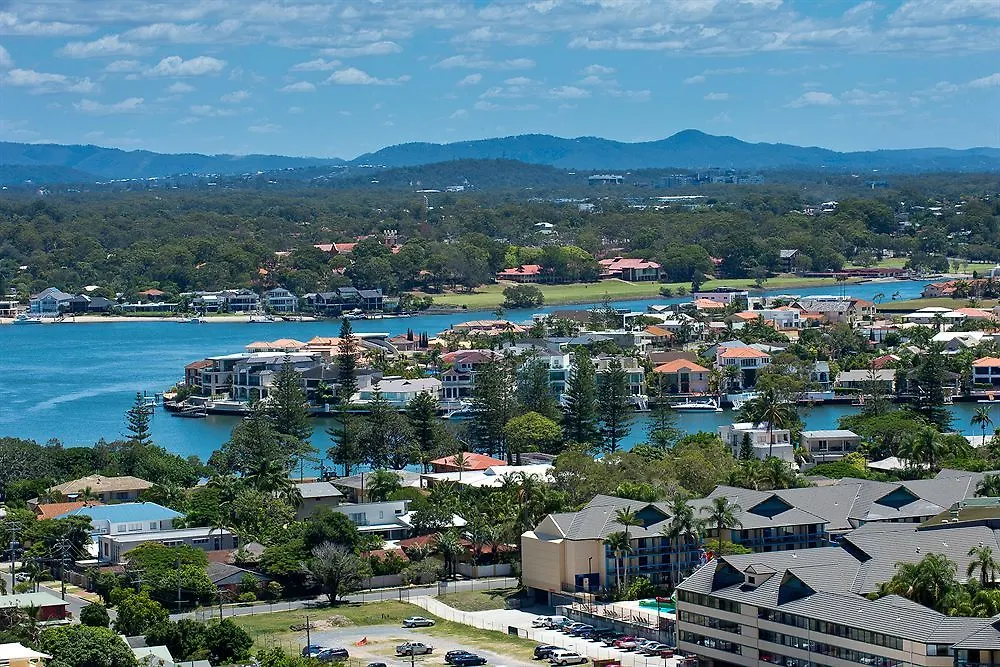 International Beach Resort Gold Coast 4*,